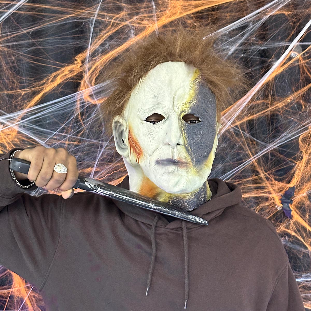 No eres tú… eres tu otro yo. Mascara Michael Myers